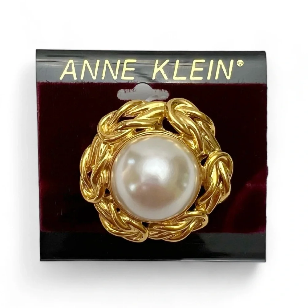 Vintage Anne Klein Signed Faux Pearl Cabochon Goldtone Knot Round Brooch Pin